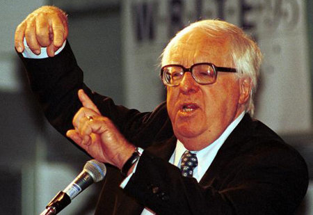 ray bradbury Ray Bradbury Writer Of Fahrenheit 451 Announced How He Hates Internet, Or To Him Interweb.