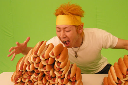 Takeru KOBAYASHI Vs Giant Bear @ Eating Hot Dogs… Television Eye ...