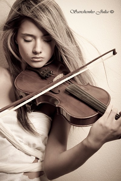 girls with violin