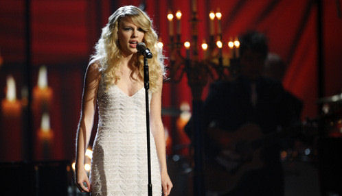taylor swift 2008 ama Taylor Swift Gets Cut By Kanye West @ 2009 VMAs! Wow, Im Calling Set UP!