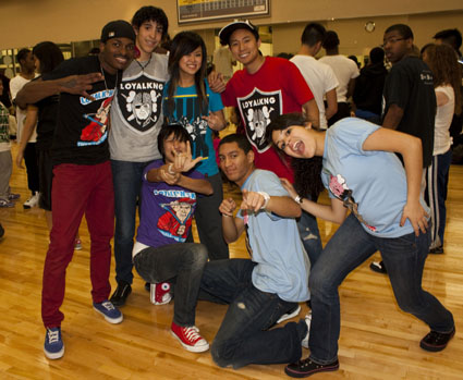 julia hsu loyal kng group 2 Meeting Ms. Julia Hsu of Wyld Styl @ Mecca DC Dallas Tx w/ Loyal K.N.G. Crew! 