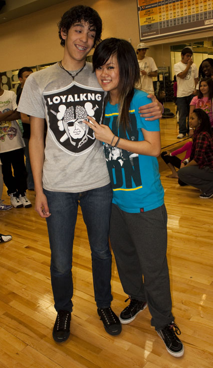 julia hsu loyal kng mauricio lopez Meeting Ms. Julia Hsu of Wyld Styl @ Mecca DC Dallas Tx w/ Loyal K.N.G. Crew! 