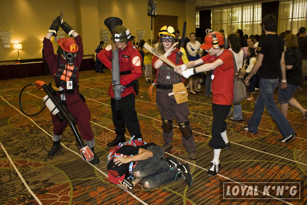 loyal kng a kon 21 2010 Dallas tx anime convention 250 Loyal K.N.G. Crew Runs into EPIC Team Fortress 2 Cosplay @ A Kon 2010 in Dallas, TX! The World Has No END!