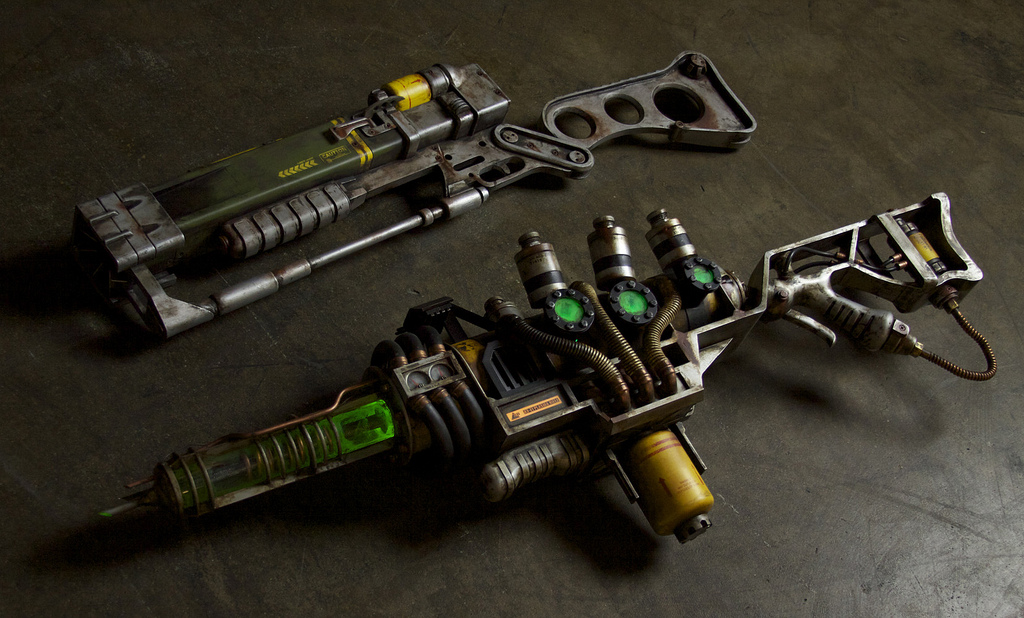 Fallout-3-energy-weapons-a3-21-plasma-rifle-aer9-laser-rifle-specialist.jpg