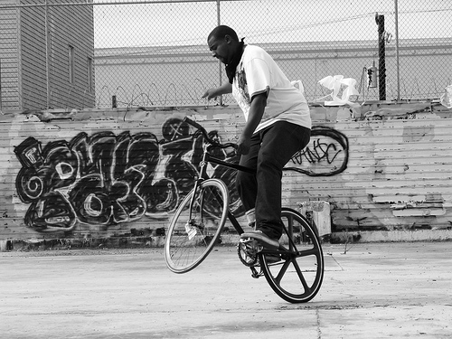 Chris Fonseca Films Himself on The Fixie Bike Pullin’ Some Tricks for ...
