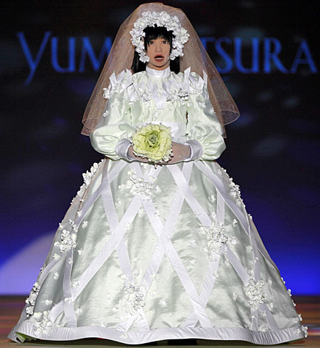 Japanese designer Yumi Katsura Combines HRP-4C robot & Wedding Dress To ...